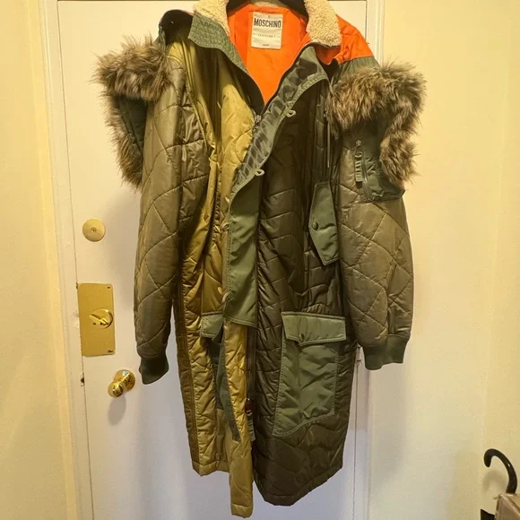 Moschino Green parka with fur trim - Picture 1 of 10